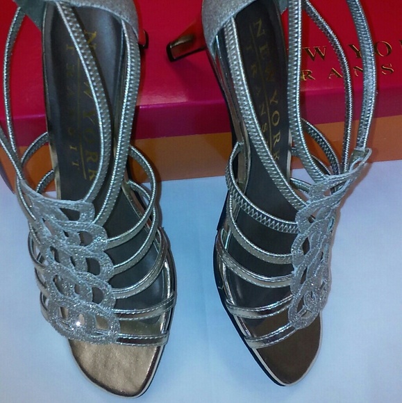 Holiday Dress Shoe (Silver) - Picture 2 of 6